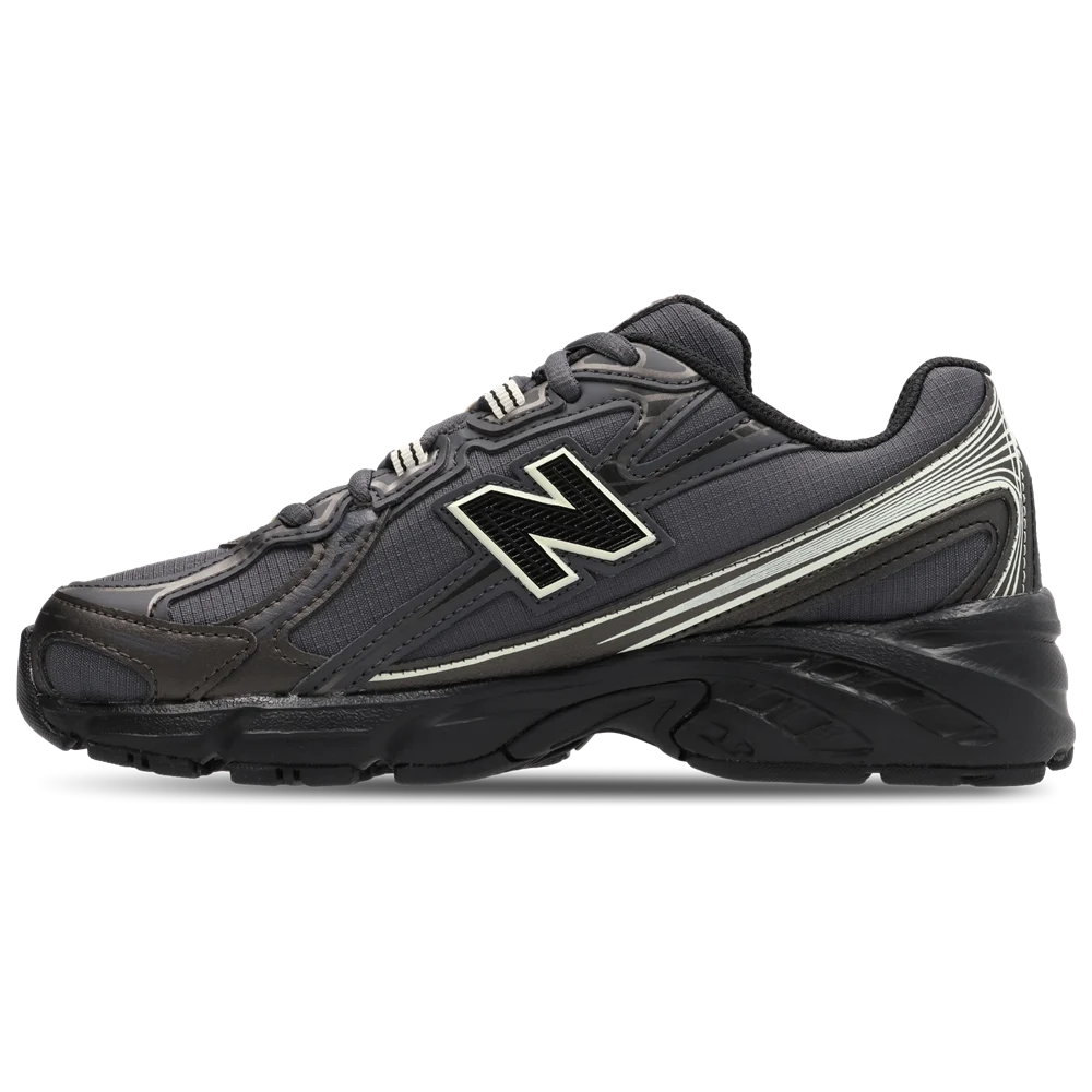New Balance 740